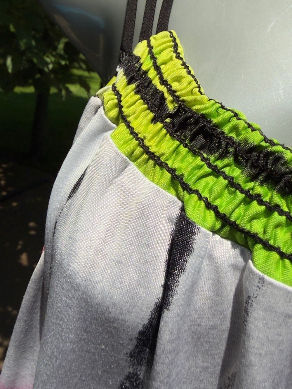•3👚/ 25$ -Suzy Shier Pink, Gray & Lime Tie-Dye Spaghetti Strap Tank | Large - Picture 5 of 7